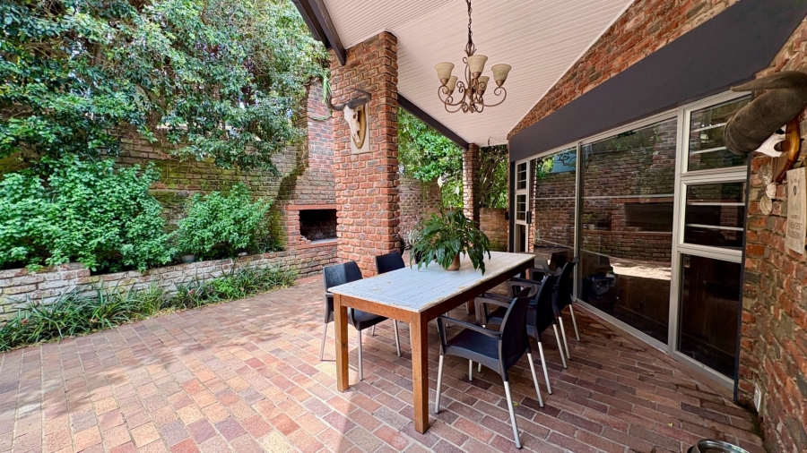 To Let 4 Bedroom Property for Rent in Bonza Bay Eastern Cape